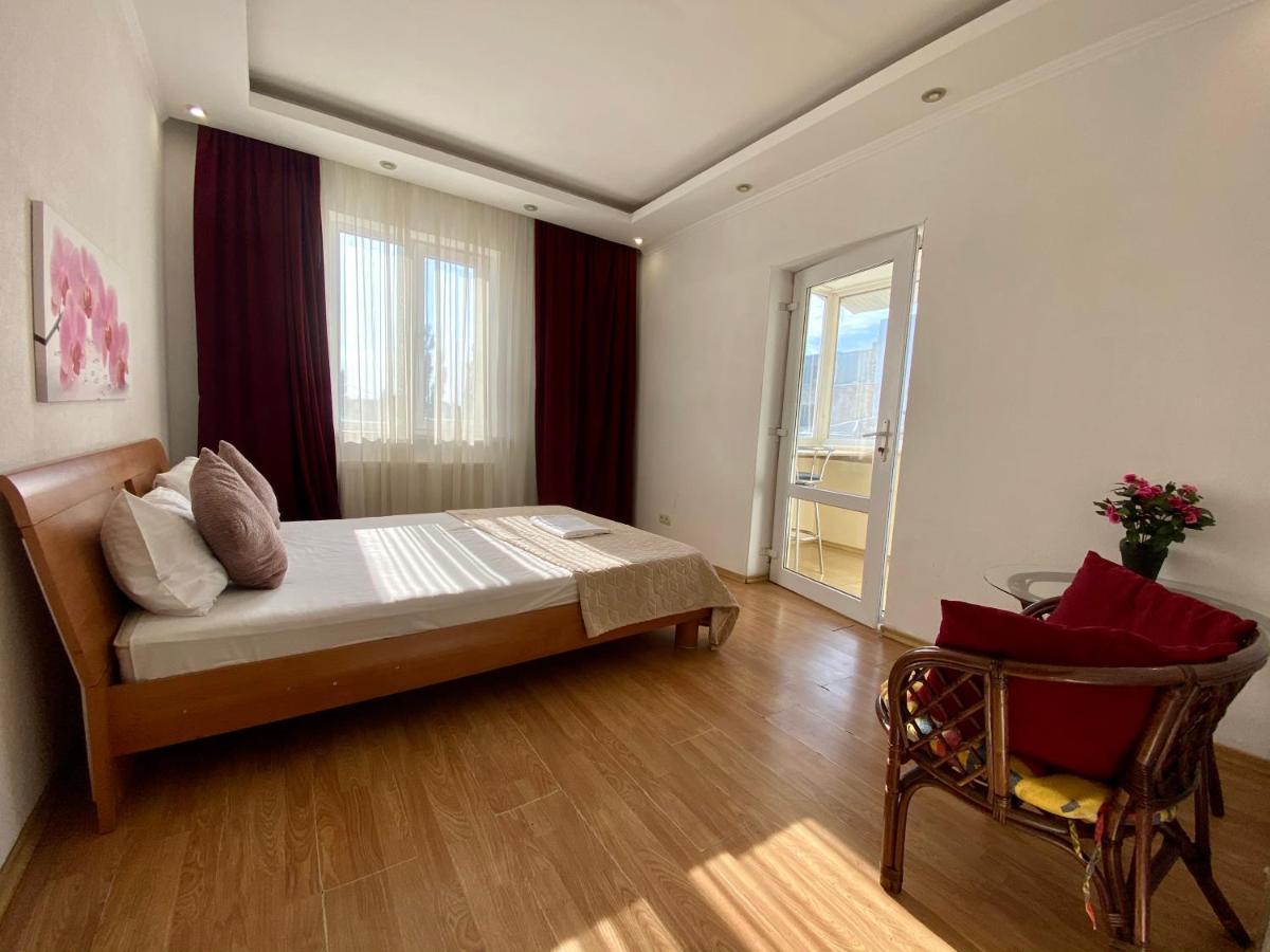 Central Apartments Odessa Eksteriør billede