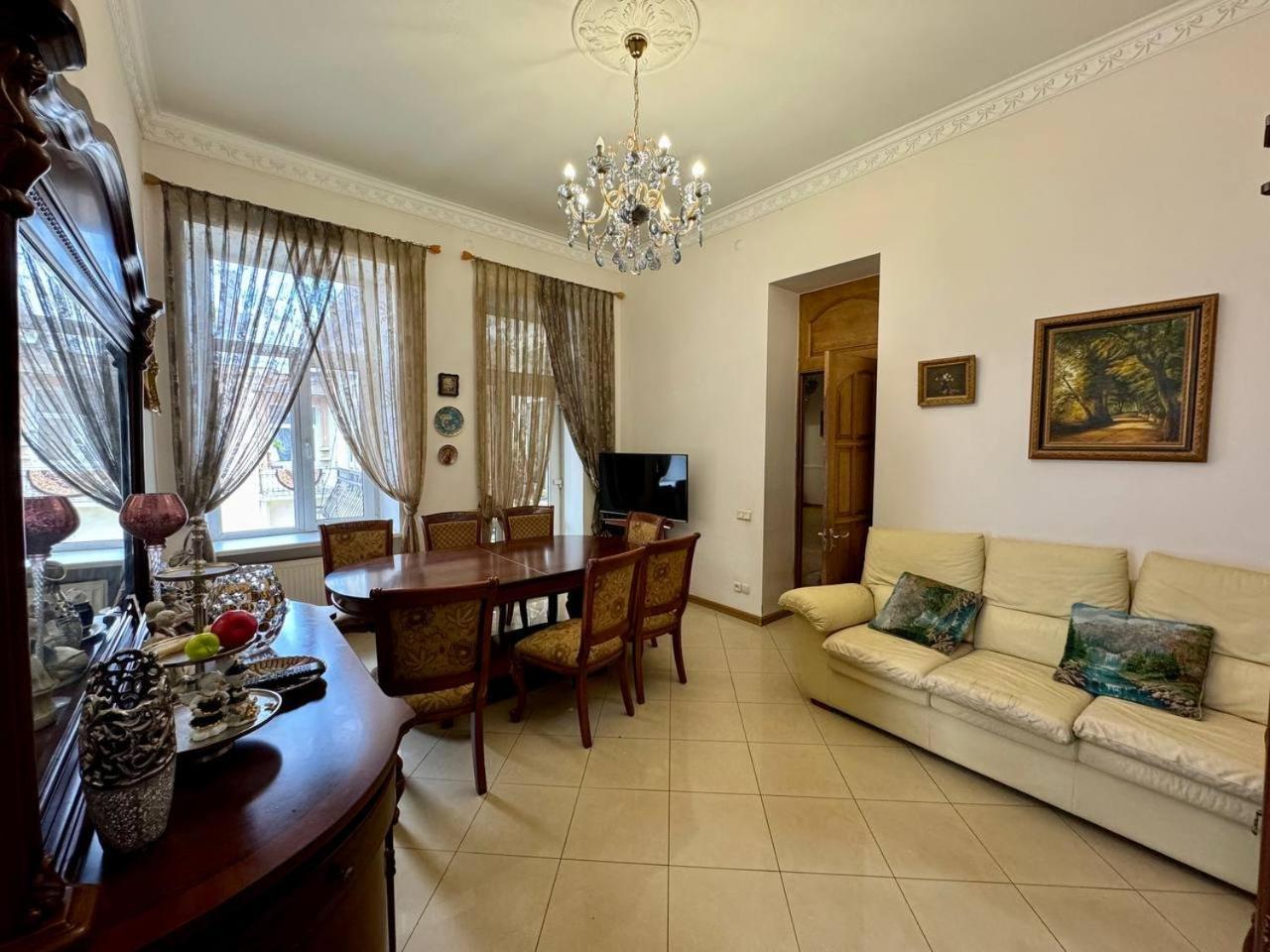 Central Apartments Odessa Eksteriør billede