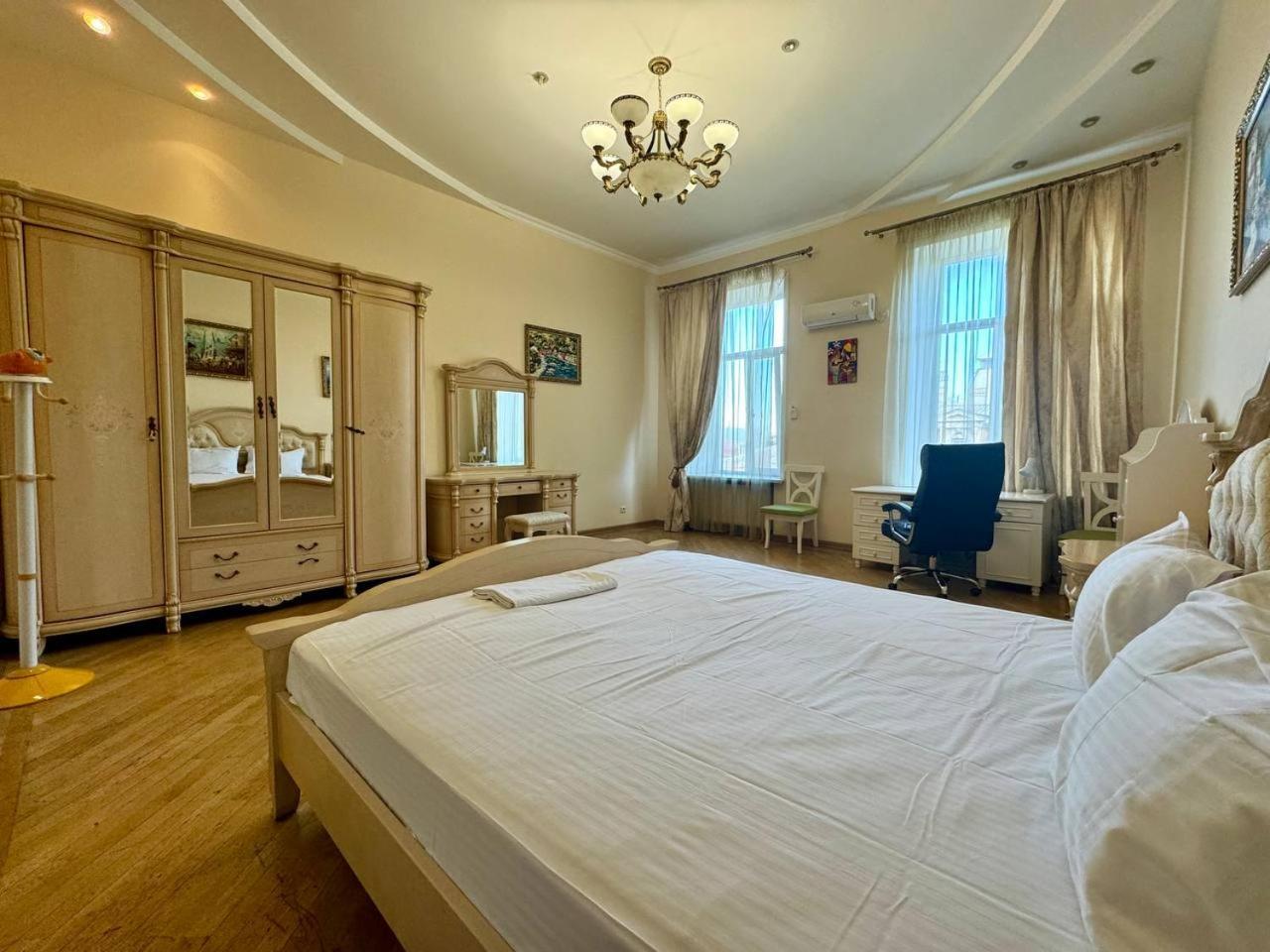 Central Apartments Odessa Eksteriør billede