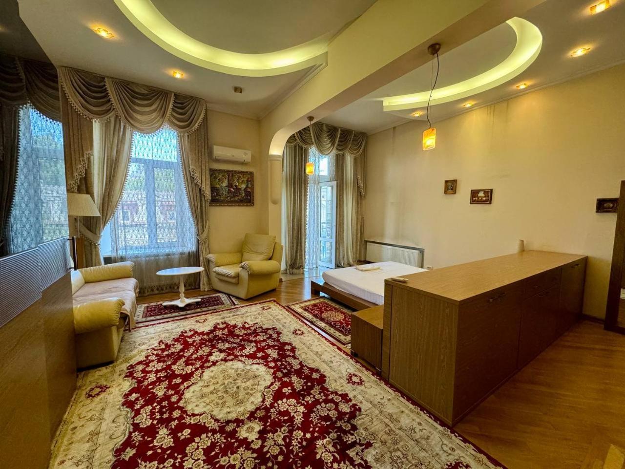Central Apartments Odessa Eksteriør billede